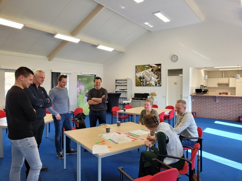 Foto 2: Feedbacksessie Boerenstuurgroep: Rick ter Haar, Paul Galama, Niek Heijink, Andre Arfman, Manon Tankink, Geert Stevens, Maike Oegema (van links naar rechts). Niet op de foto: Erik Snijders en Fleur Brinke.